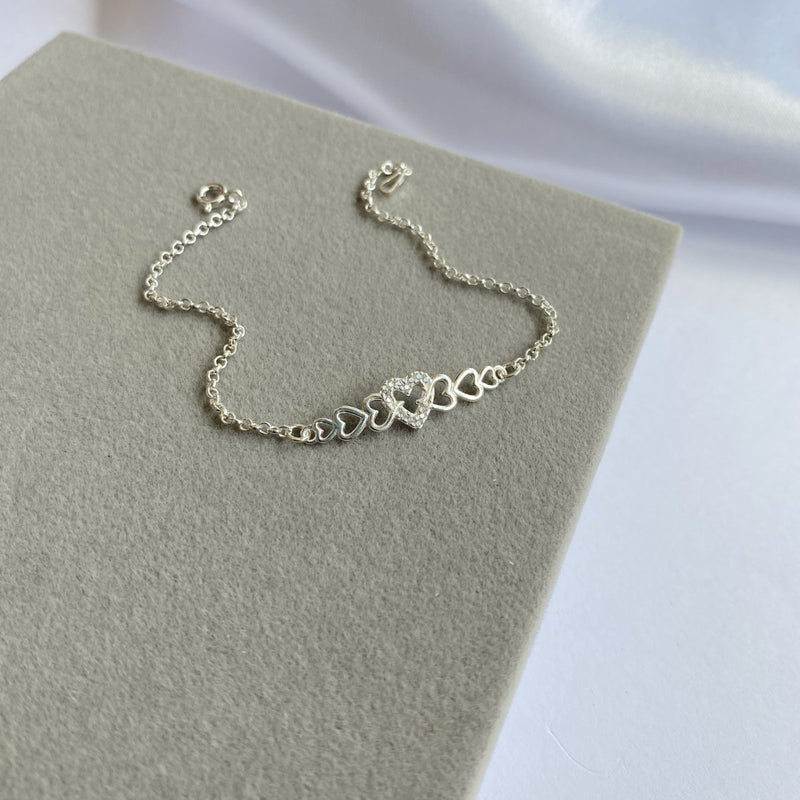 Pulseira 7 Corações – Amor em Cada Detalhe